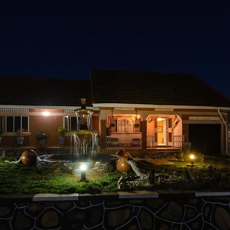 Lake Victoria Country Home เอนเทบเบ้ ภายนอก รูปภาพ