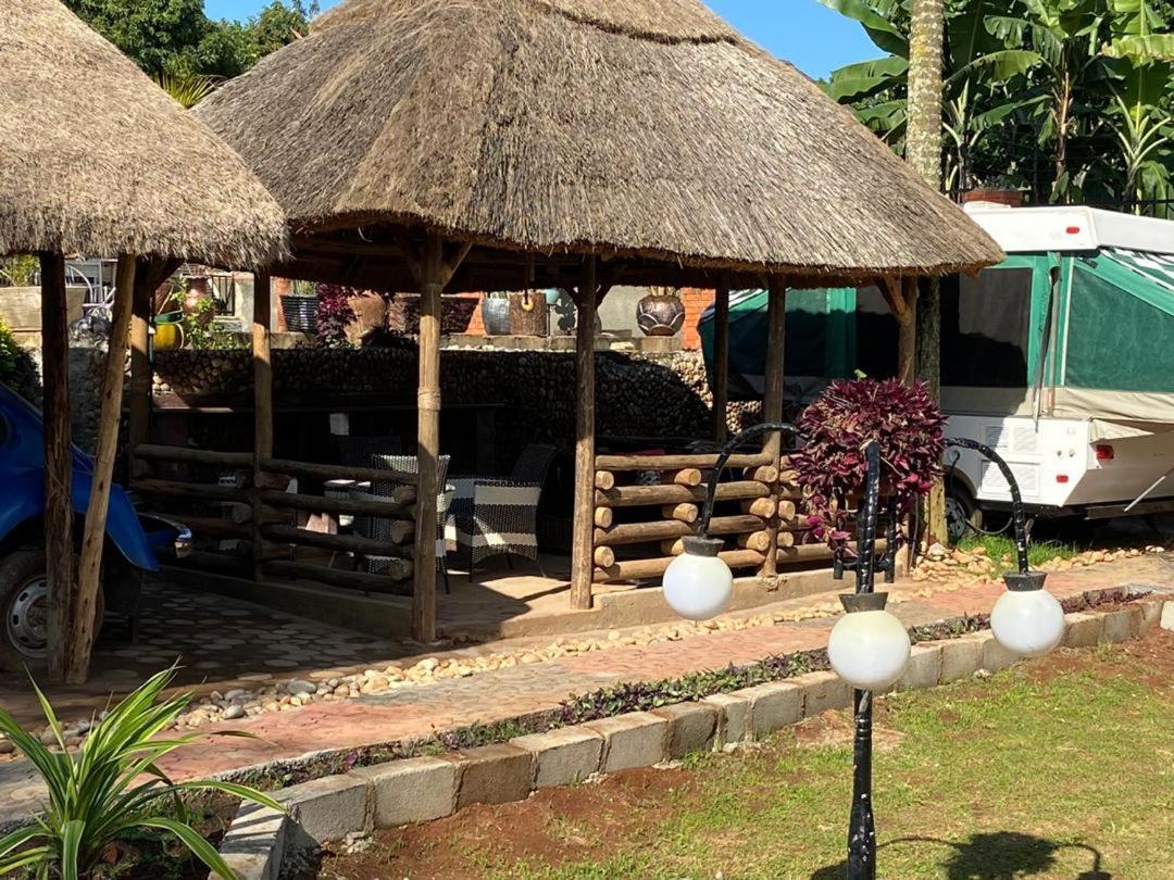 Lake Victoria Country Home เอนเทบเบ้ ภายนอก รูปภาพ