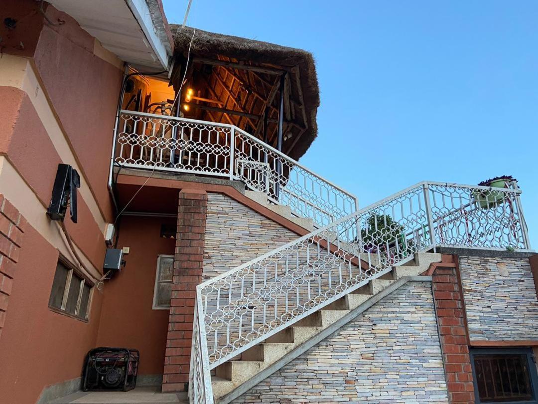 Lake Victoria Country Home เอนเทบเบ้ ภายนอก รูปภาพ