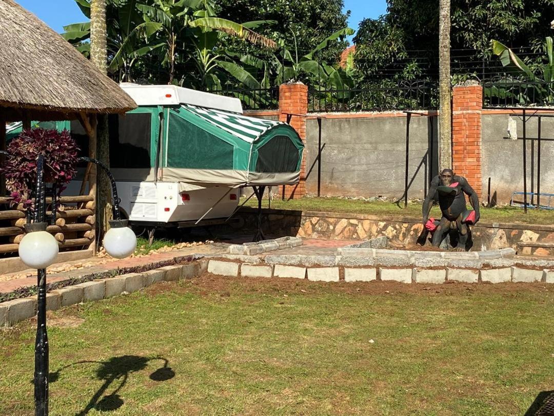 Lake Victoria Country Home เอนเทบเบ้ ภายนอก รูปภาพ