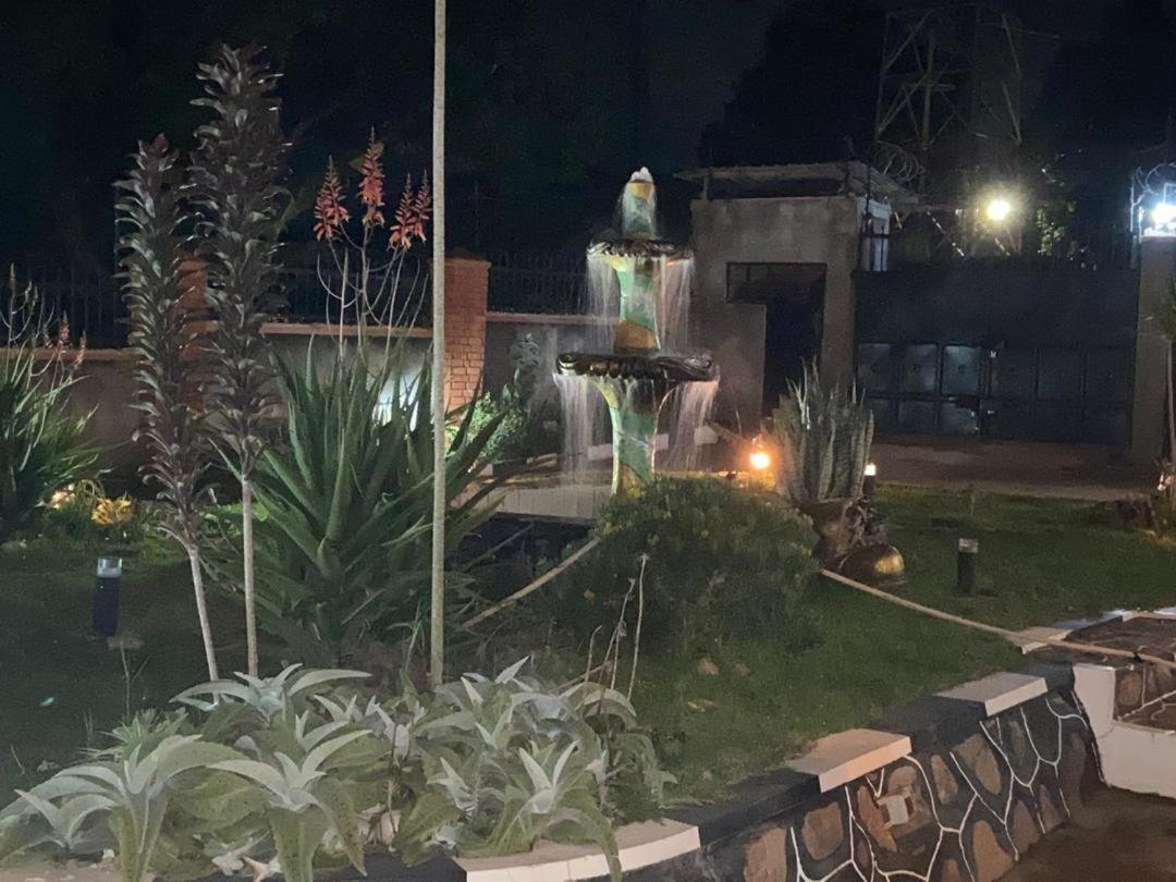 Lake Victoria Country Home เอนเทบเบ้ ภายนอก รูปภาพ