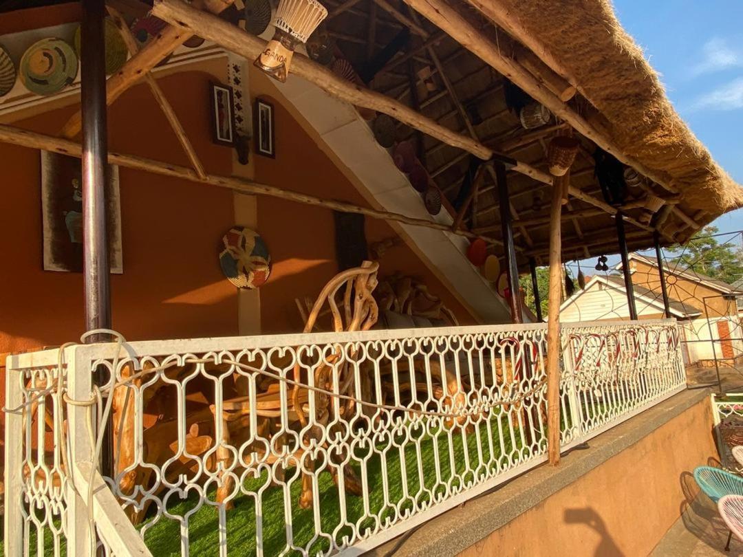 Lake Victoria Country Home เอนเทบเบ้ ภายนอก รูปภาพ