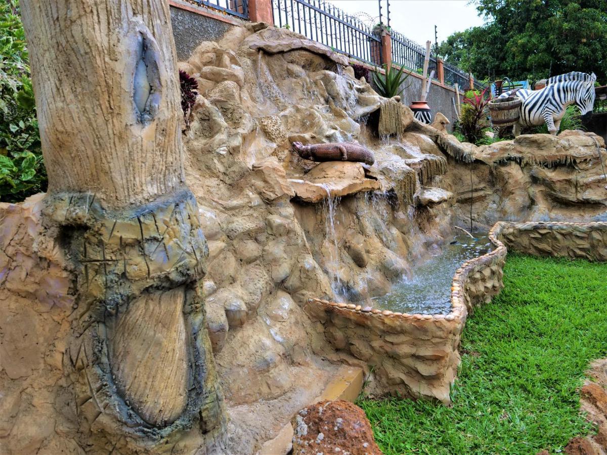 Lake Victoria Country Home เอนเทบเบ้ ภายนอก รูปภาพ