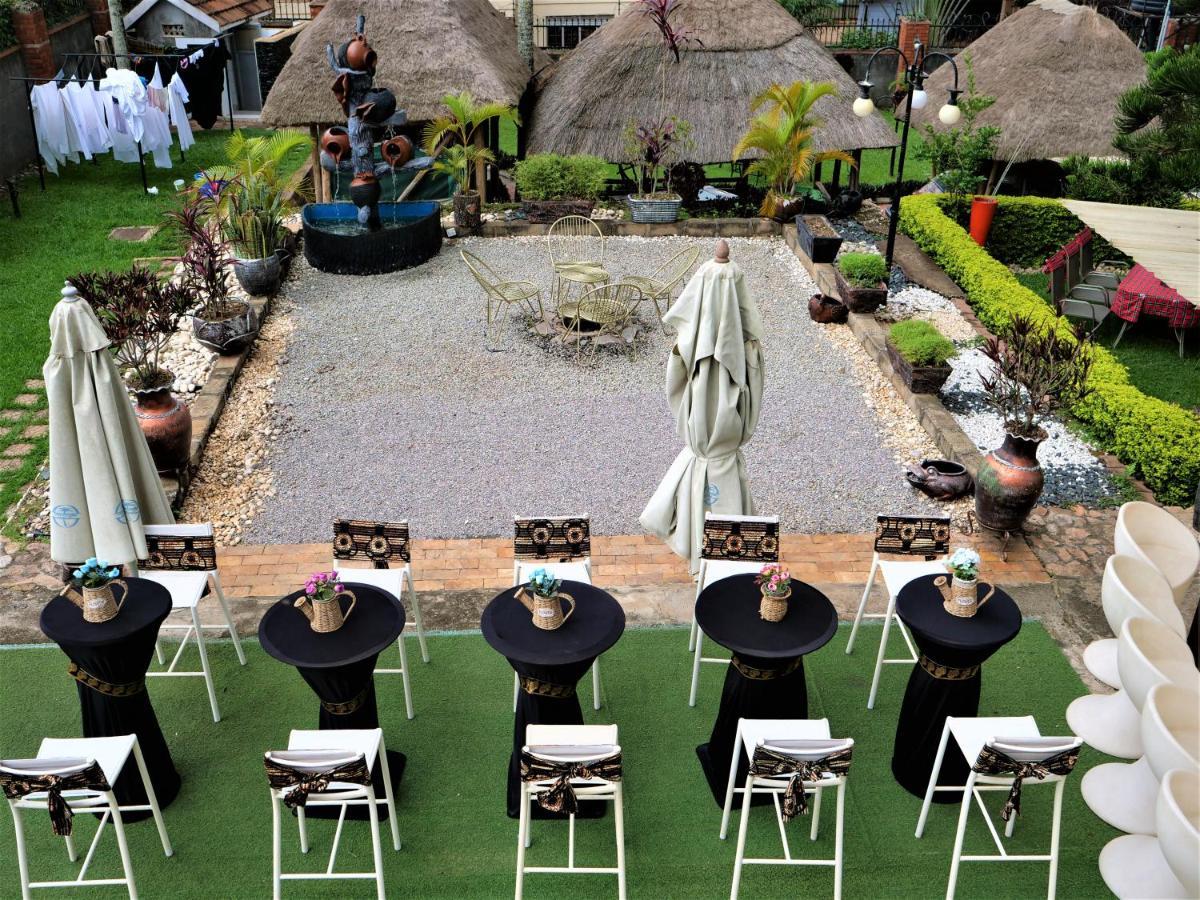 Lake Victoria Country Home เอนเทบเบ้ ภายนอก รูปภาพ