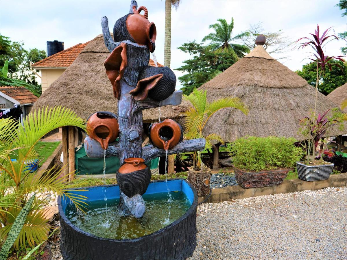Lake Victoria Country Home เอนเทบเบ้ ภายนอก รูปภาพ