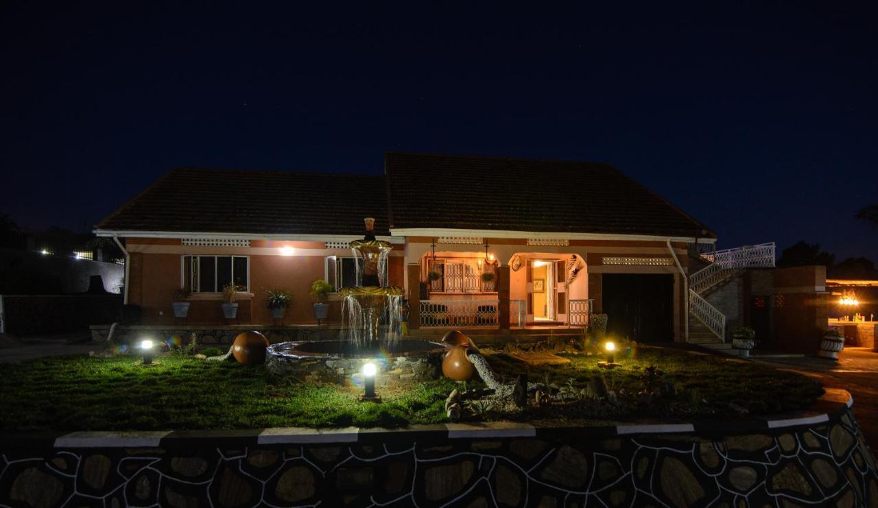 Lake Victoria Country Home เอนเทบเบ้ ภายนอก รูปภาพ