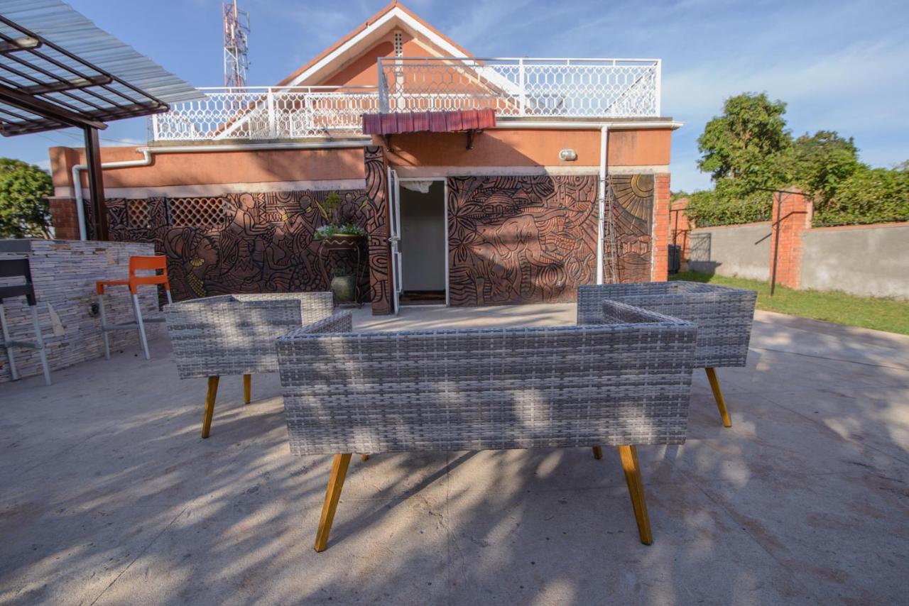 Lake Victoria Country Home เอนเทบเบ้ ภายนอก รูปภาพ