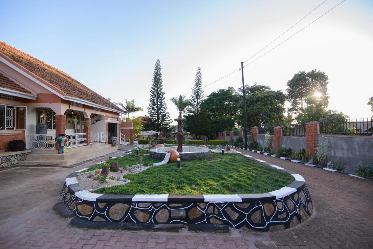 Lake Victoria Country Home เอนเทบเบ้ ภายนอก รูปภาพ