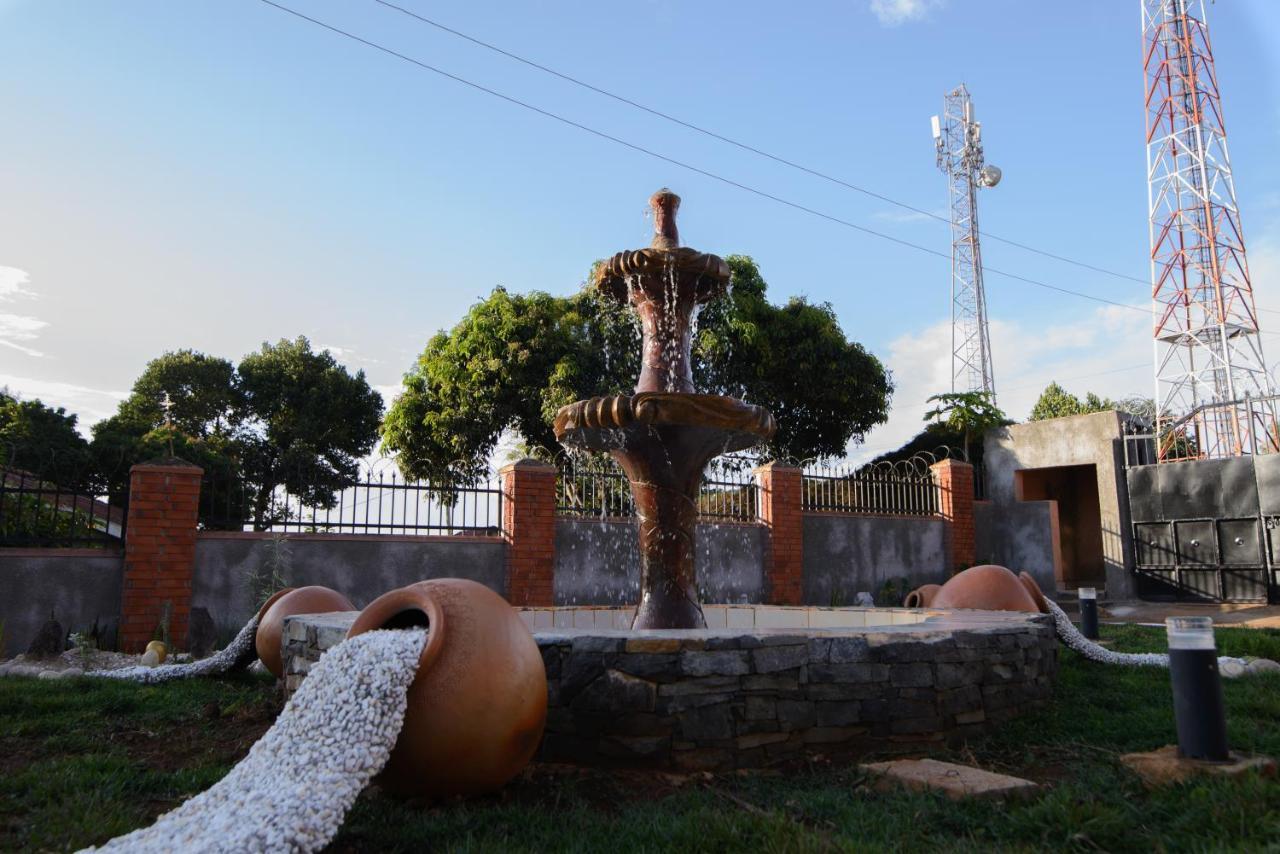 Lake Victoria Country Home เอนเทบเบ้ ภายนอก รูปภาพ