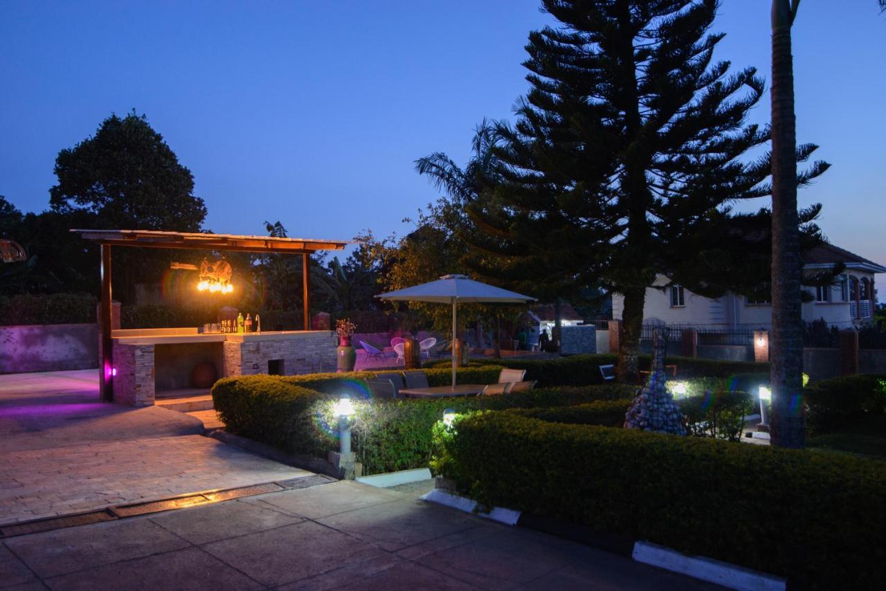 Lake Victoria Country Home เอนเทบเบ้ ภายนอก รูปภาพ