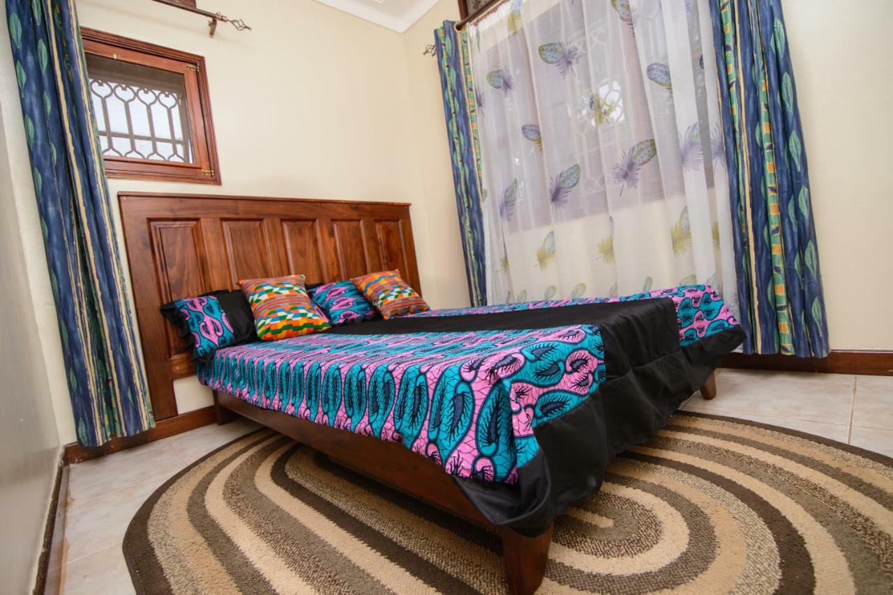 Lake Victoria Country Home เอนเทบเบ้ ภายนอก รูปภาพ