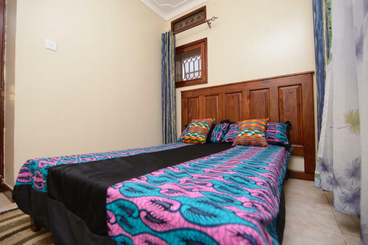 Lake Victoria Country Home เอนเทบเบ้ ภายนอก รูปภาพ
